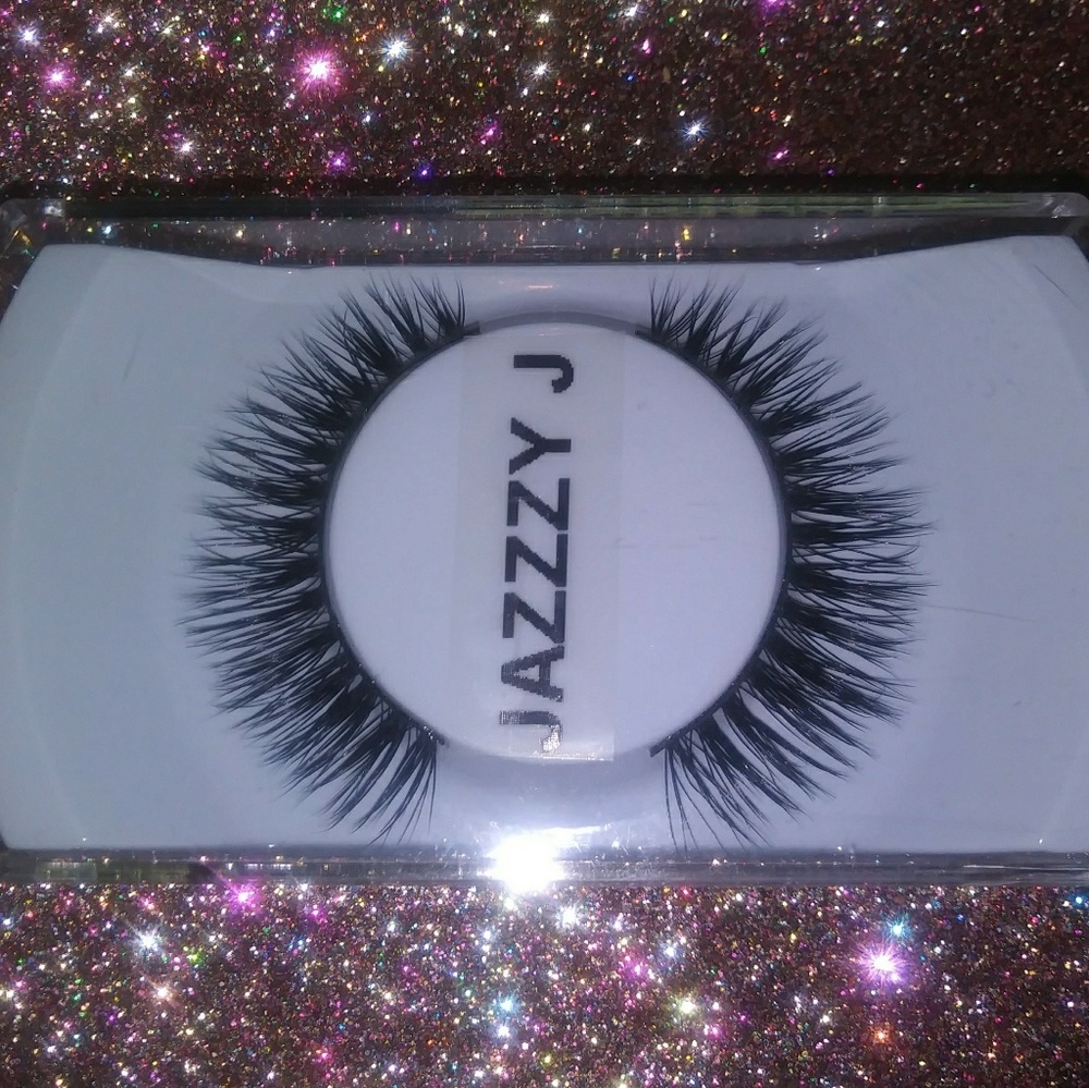 Lashes - Picture 6 of 8